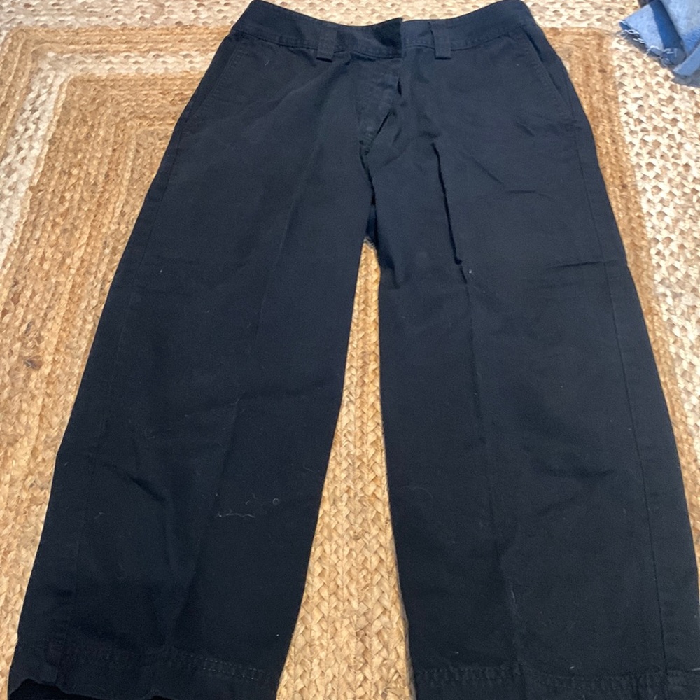 black cut-off pants